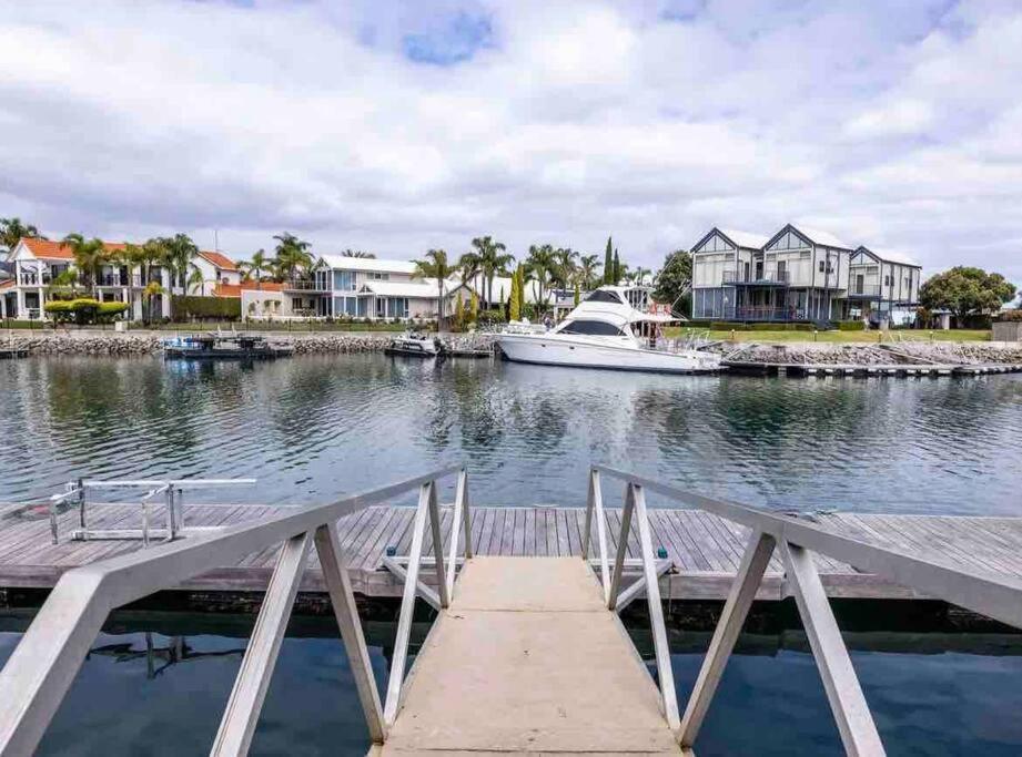 The Blacklighters-Waterfront Retreat Port Lincoln Ngoại thất bức ảnh